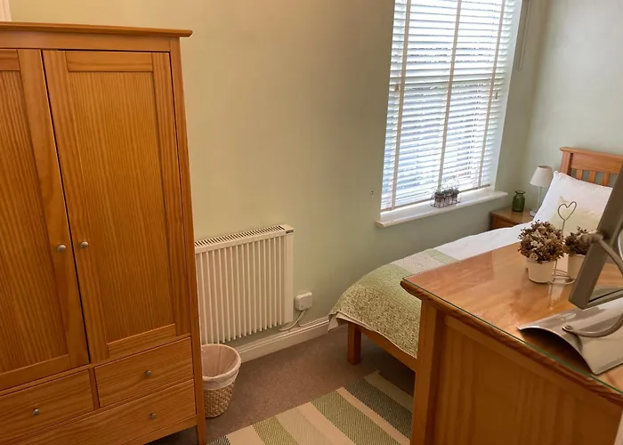Number 10 Service Apartment - Danes